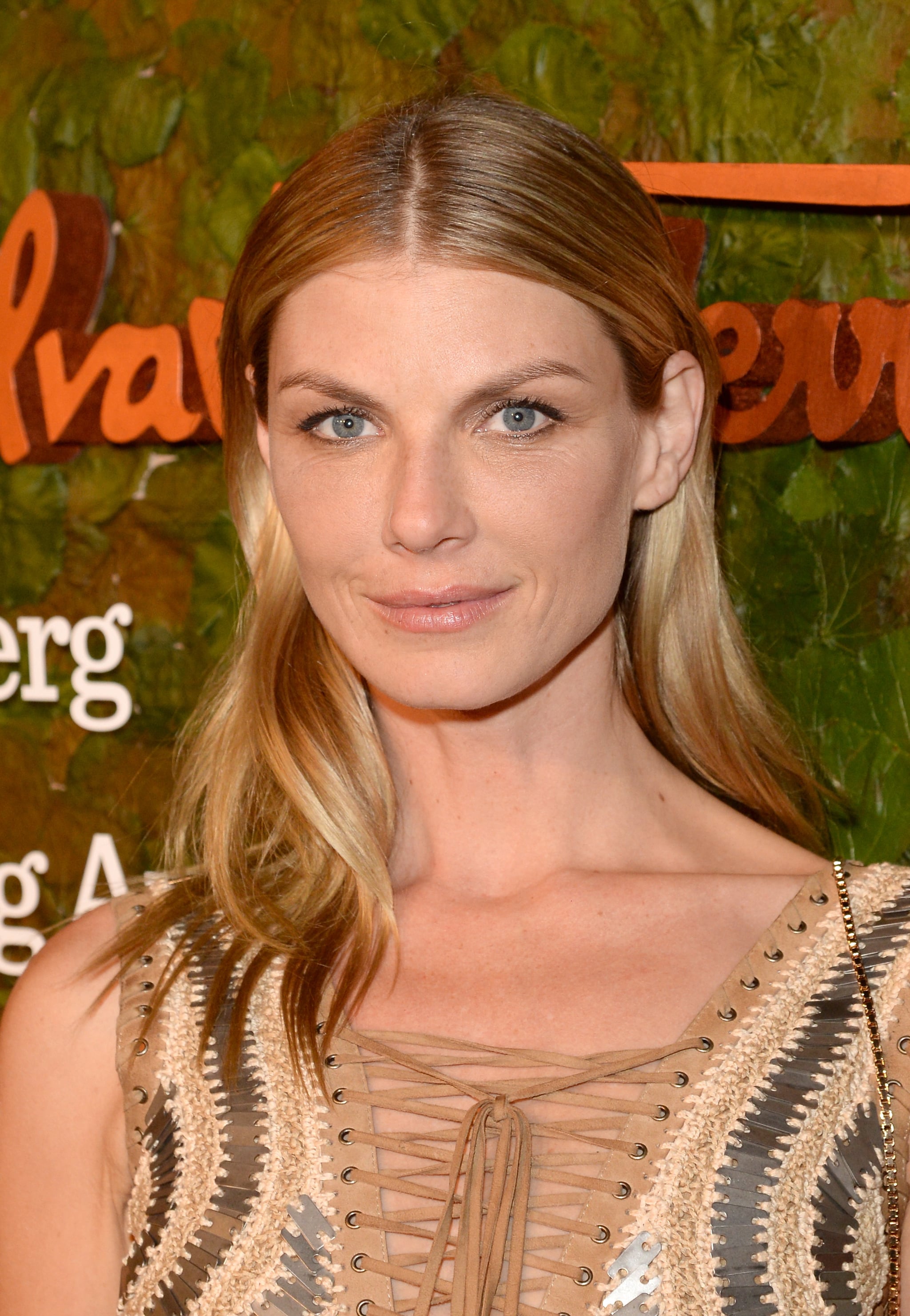 How tall is Angela Lindvall?